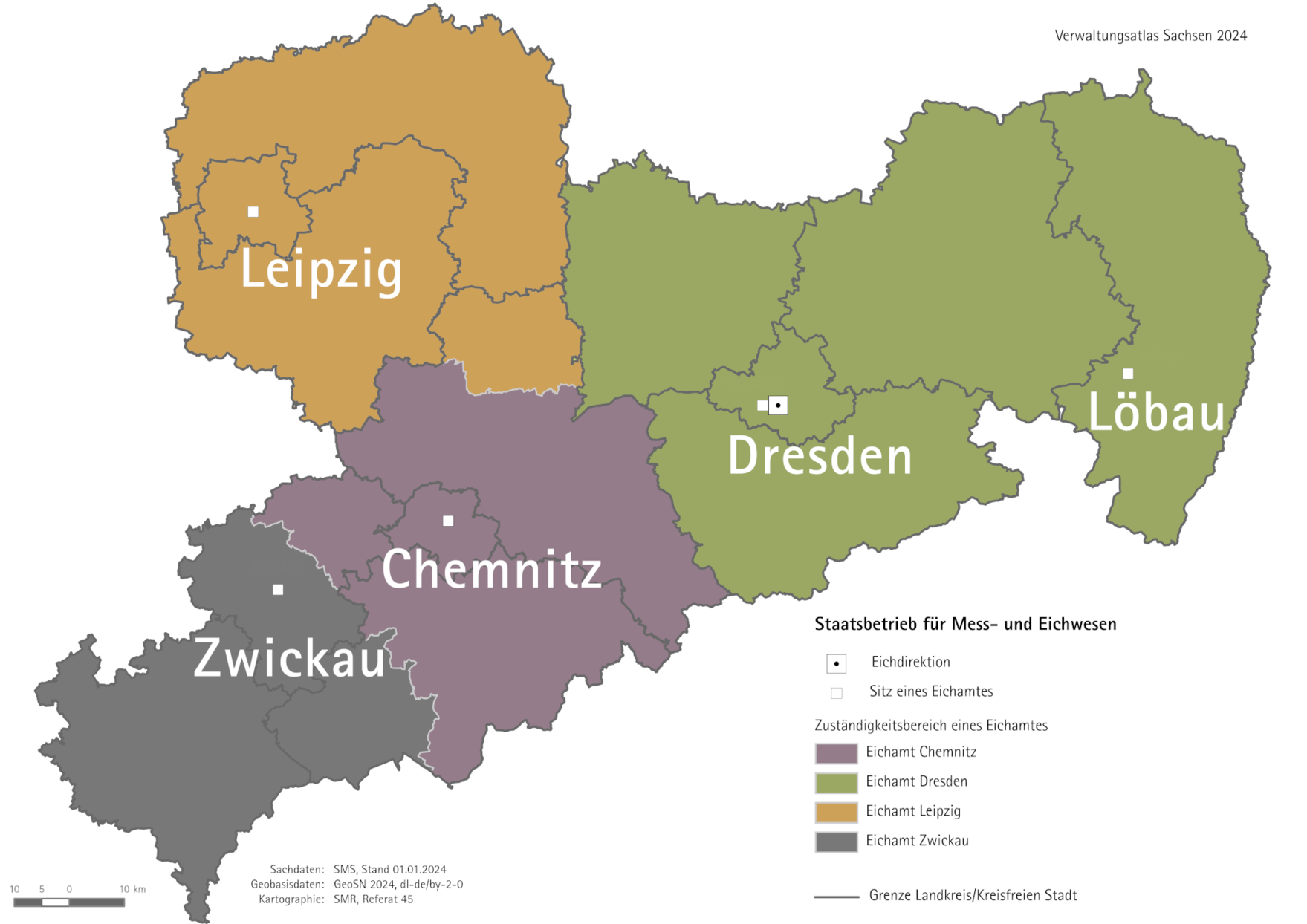 Landkarte von Sachsen mit den Zuständigkeitsbereichen der vier Eichämter: Dresden und Region Oberlausitz (grün), Chemnitz inkl. mittleres Erzgebirge (lila), Zwickau und Region Vogtland (grau) und Leipzig mit Region Nordsachsen (beige).